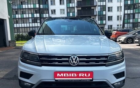 Volkswagen Tiguan II, 2020 год, 2 390 000 рублей, 2 фотография