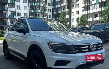 Volkswagen Tiguan II, 2020 год, 2 390 000 рублей, 3 фотография
