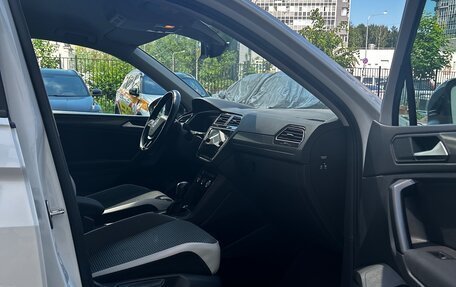 Volkswagen Tiguan II, 2020 год, 2 390 000 рублей, 34 фотография