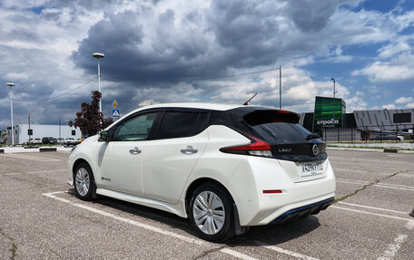 Nissan Leaf II, 2018 год, 1 300 000 рублей, 7 фотография