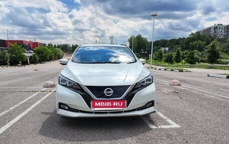 Nissan Leaf II, 2018 год, 1 300 000 рублей, 2 фотография