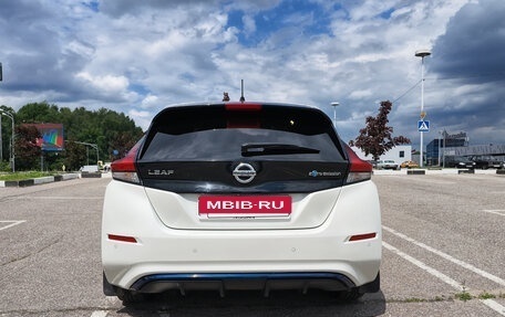 Nissan Leaf II, 2018 год, 1 300 000 рублей, 8 фотография
