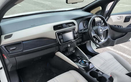 Nissan Leaf II, 2018 год, 1 300 000 рублей, 16 фотография