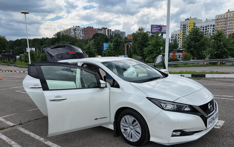 Nissan Leaf II, 2018 год, 1 300 000 рублей, 25 фотография