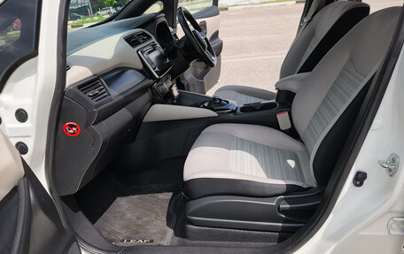 Nissan Leaf II, 2018 год, 1 300 000 рублей, 36 фотография