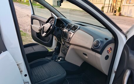 Renault Logan II, 2014 год, 700 000 рублей, 18 фотография