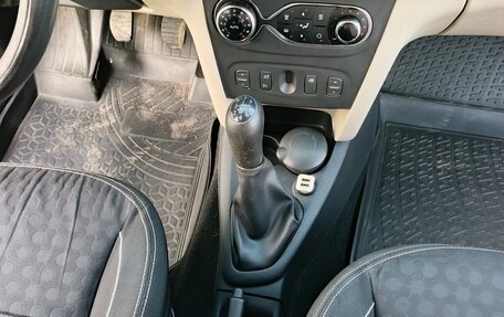 Renault Logan II, 2014 год, 700 000 рублей, 13 фотография