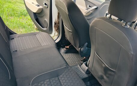 Renault Logan II, 2014 год, 700 000 рублей, 16 фотография