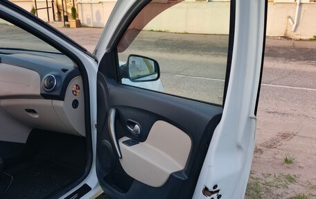 Renault Logan II, 2014 год, 700 000 рублей, 17 фотография