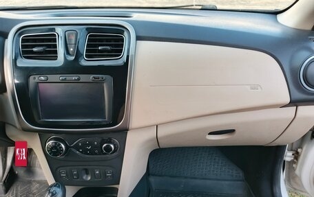 Renault Logan II, 2014 год, 700 000 рублей, 12 фотография
