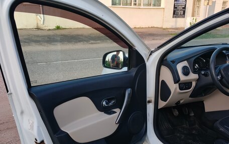 Renault Logan II, 2014 год, 700 000 рублей, 23 фотография