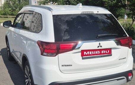 Mitsubishi Outlander III рестайлинг 3, 2019 год, 2 200 000 рублей, 7 фотография