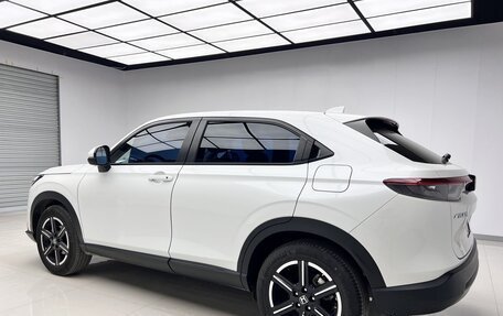 Honda Vezel, 2023 год, 2 300 000 рублей, 2 фотография