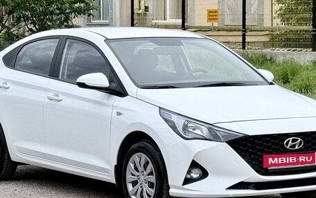 Hyundai Solaris II рестайлинг, 2021 год, 1 590 000 рублей, 2 фотография