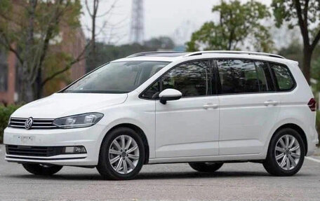 Volkswagen Touran III, 2022 год, 1 500 000 рублей, 3 фотография