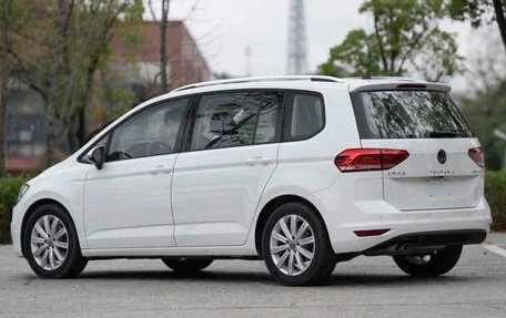 Volkswagen Touran III, 2022 год, 1 500 000 рублей, 4 фотография