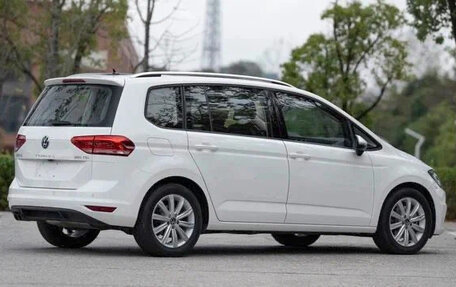 Volkswagen Touran III, 2022 год, 1 500 000 рублей, 6 фотография