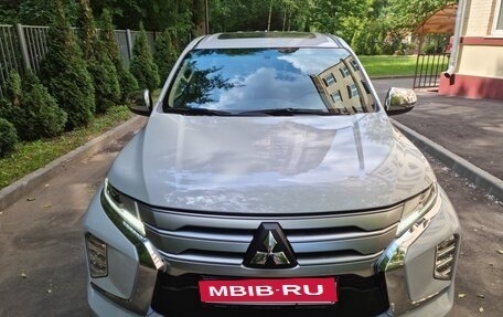 Mitsubishi Montero Sport, 2021 год, 4 100 000 рублей, 3 фотография