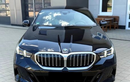 BMW 5 серия, 2025 год, 5 410 000 рублей, 2 фотография