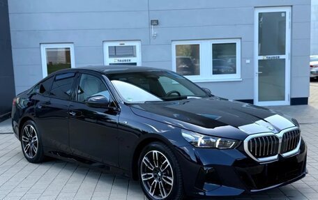 BMW 5 серия, 2025 год, 5 410 000 рублей, 3 фотография