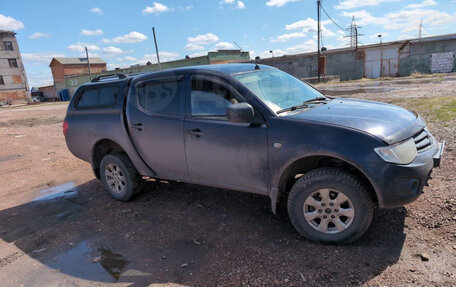 Mitsubishi L200 IV рестайлинг, 2011 год, 800 000 рублей, 2 фотография