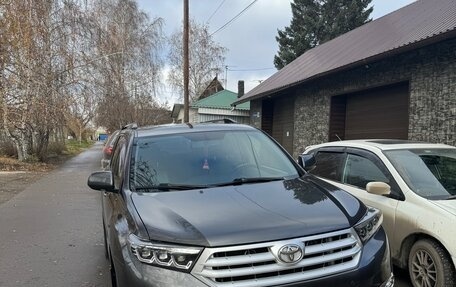 Toyota Highlander III, 2011 год, 1 800 000 рублей, 1 фотография
