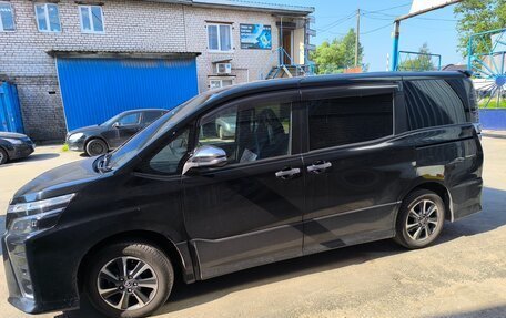 Toyota Voxy III, 2018 год, 2 550 000 рублей, 4 фотография