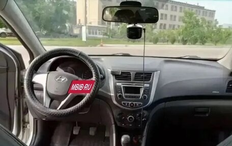 Hyundai Solaris II рестайлинг, 2011 год, 535 000 рублей, 2 фотография
