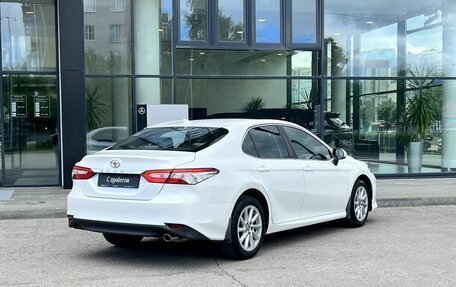 Toyota Camry, 2022 год, 3 190 000 рублей, 5 фотография