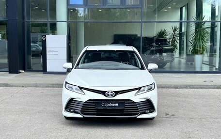 Toyota Camry, 2022 год, 3 190 000 рублей, 2 фотография