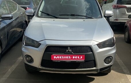 Mitsubishi Outlander III рестайлинг 3, 2009 год, 950 000 рублей, 2 фотография