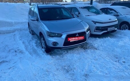 Mitsubishi Outlander III рестайлинг 3, 2009 год, 950 000 рублей, 4 фотография