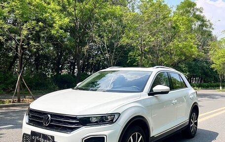 Volkswagen T-Roc I, 2022 год, 1 620 000 рублей, 2 фотография