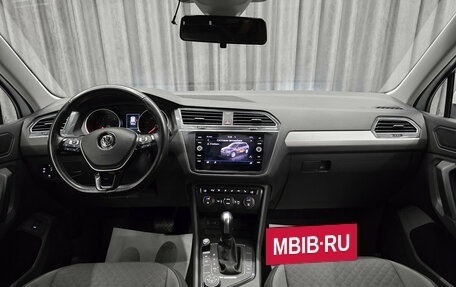 Volkswagen Tiguan II, 2020 год, 2 199 000 рублей, 10 фотография
