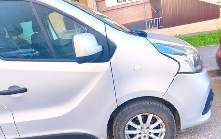 Renault Trafic, 2015 год, 1 950 000 рублей, 2 фотография