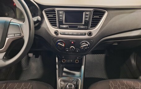 Hyundai Solaris II рестайлинг, 2017 год, 899 000 рублей, 11 фотография