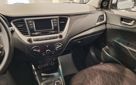 Hyundai Solaris II рестайлинг, 2017 год, 899 000 рублей, 17 фотография