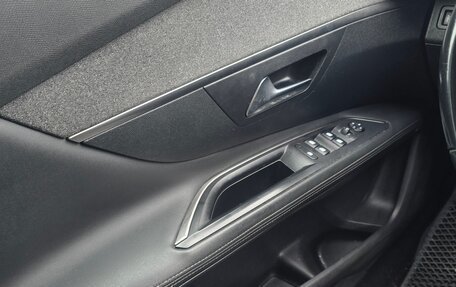 Peugeot 3008 II, 2019 год, 1 590 000 рублей, 11 фотография