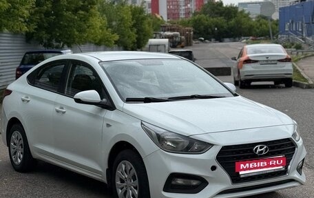 Hyundai Solaris II рестайлинг, 2019 год, 700 000 рублей, 2 фотография