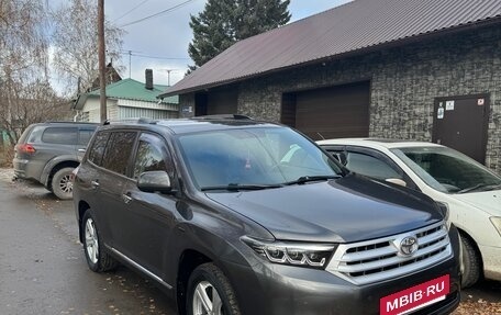 Toyota Highlander III, 2011 год, 1 800 000 рублей, 2 фотография