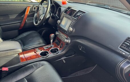 Toyota Highlander III, 2011 год, 1 800 000 рублей, 10 фотография