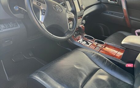Toyota Highlander III, 2011 год, 1 800 000 рублей, 17 фотография