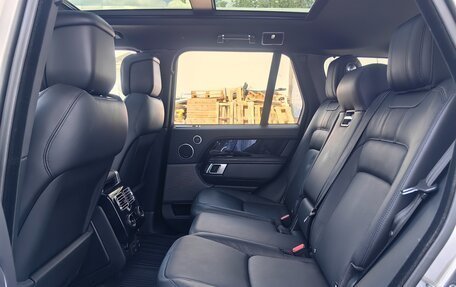 Land Rover Range Rover IV рестайлинг, 2018 год, 5 800 000 рублей, 15 фотография