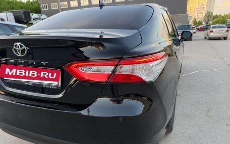Toyota Camry, 2019 год, 2 450 000 рублей, 18 фотография