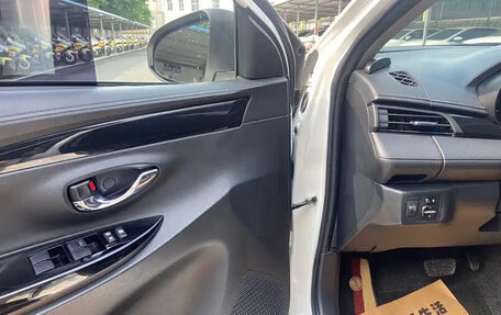 Toyota Yaris XP150 рестайлинг, 2022 год, 1 230 035 рублей, 16 фотография