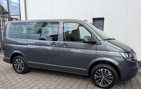 Volkswagen Caravelle T6 рестайлинг, 2022 год, 4 150 000 рублей, 2 фотография