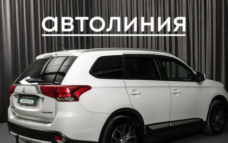 Mitsubishi Outlander III рестайлинг 3, 2016 год, 1 689 000 рублей, 2 фотография