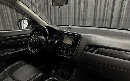 Mitsubishi Outlander III рестайлинг 3, 2016 год, 1 689 000 рублей, 4 фотография