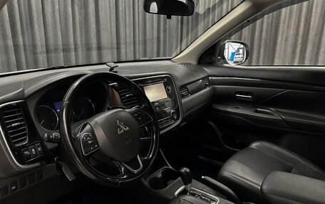 Mitsubishi Outlander III рестайлинг 3, 2016 год, 1 689 000 рублей, 8 фотография