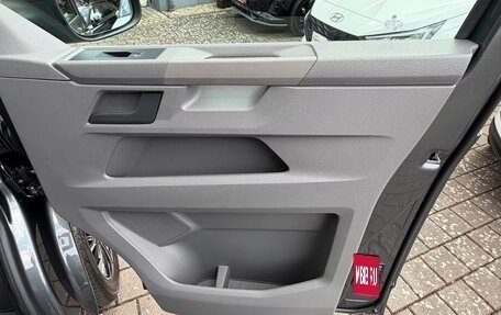 Volkswagen Caravelle T6 рестайлинг, 2022 год, 4 150 000 рублей, 21 фотография